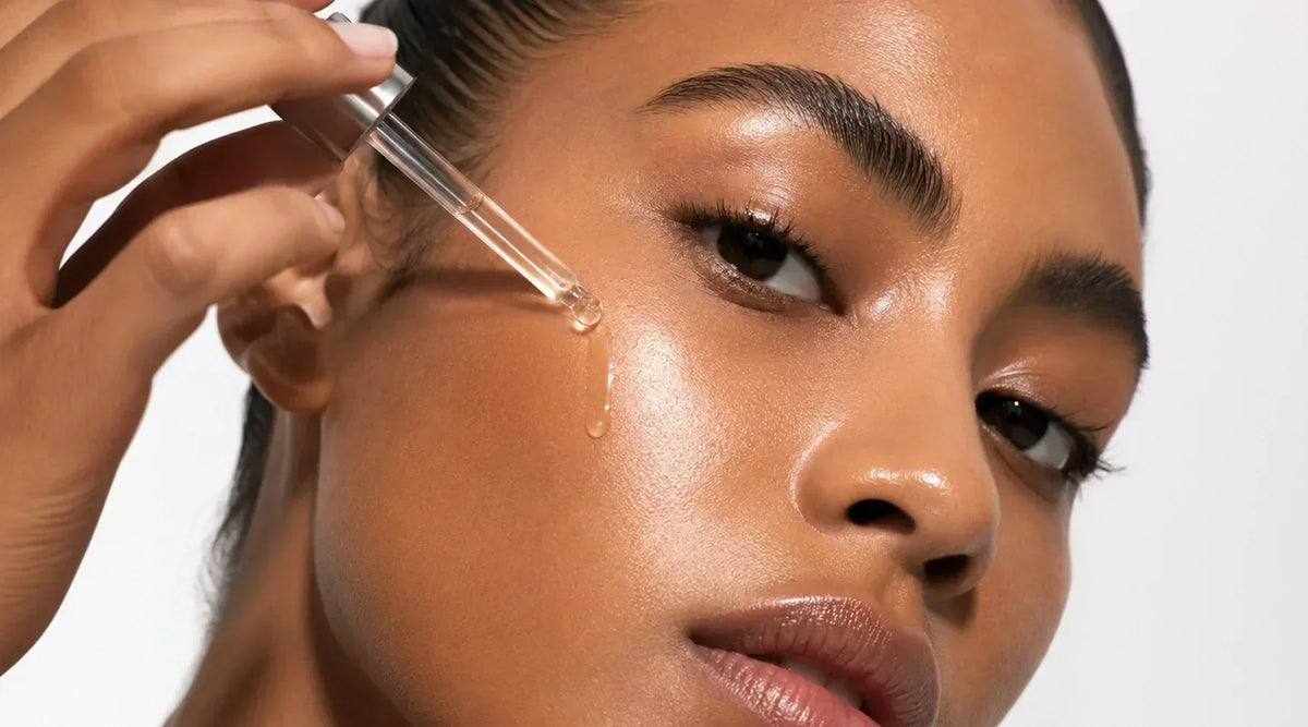 Aplicação de skincare natural